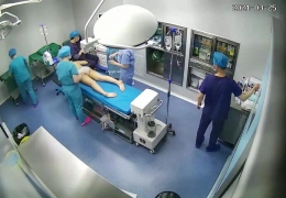 三月新流出破解❤️整容医院手术室摄像头监控偷拍几个...